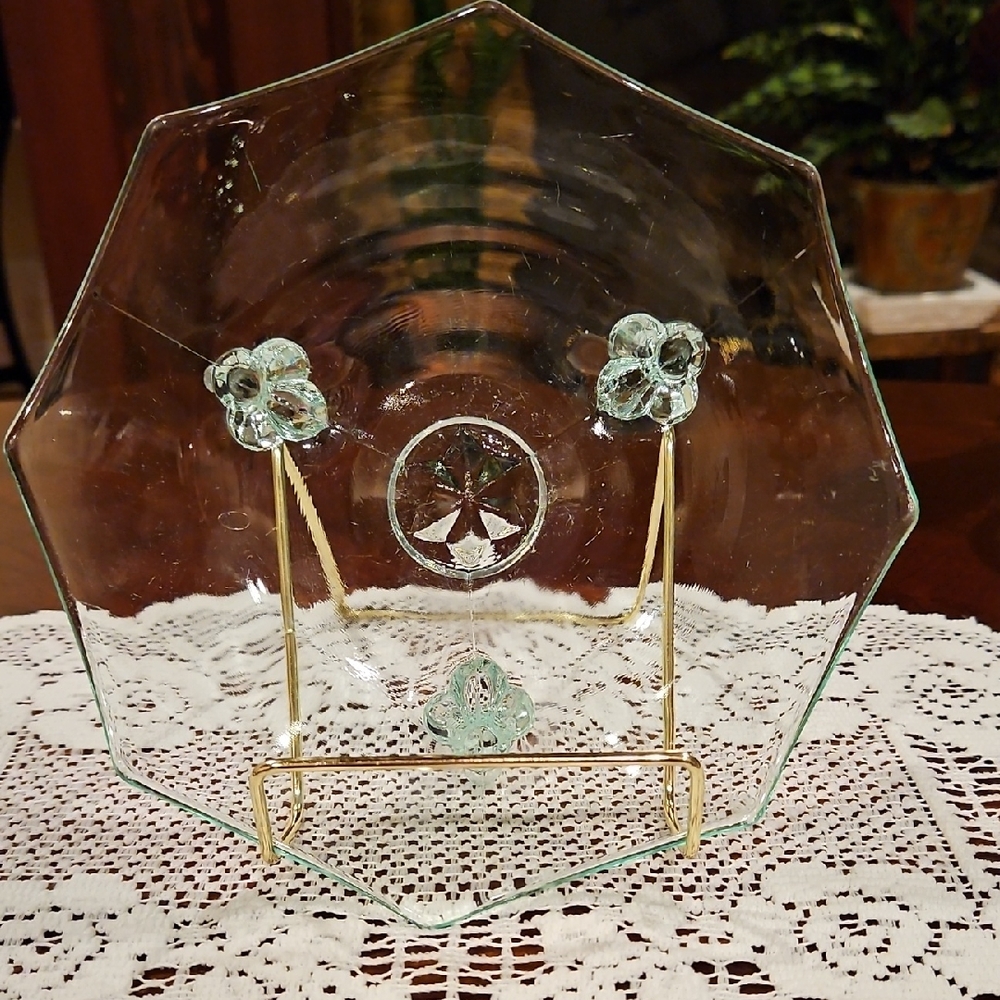 🔥 UV Reactive Vintage Depression Glass Flower Bouquet Footed Bowl